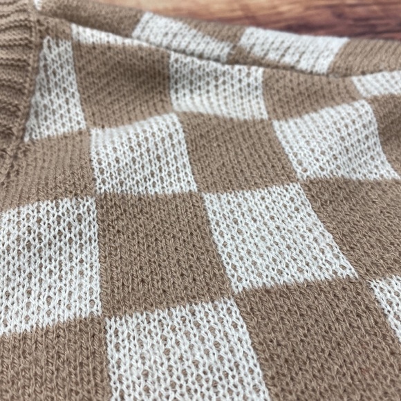 SOLD Checkered Tan and White Cardigan Sweater - Picture 5 of 7